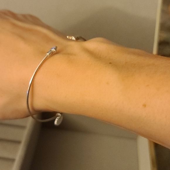 Marlyn Schiff Arrow Bracelet - Picture 2 of 6